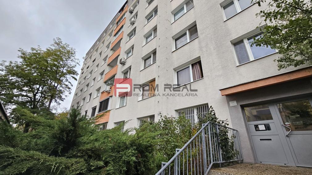 Na prenájom veľký 2 izbový byt Bratislava Rajčianska