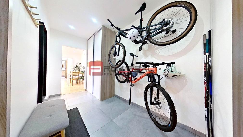 PRENÁJOM 3i byt 2 balkóny komplet zariad. Ružinov Bratislava