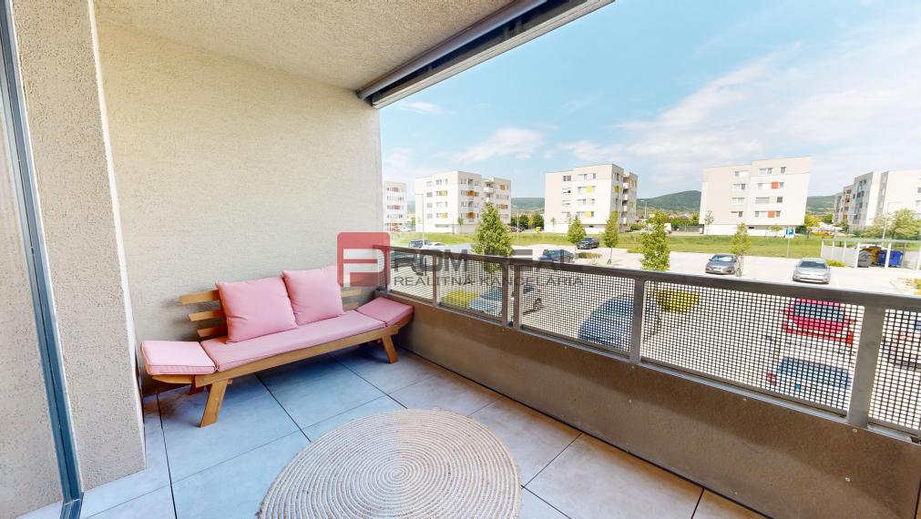 Na PREDAJ priestranný 3 izbový byt vo vyhľadávanej lokalite - Pezinok