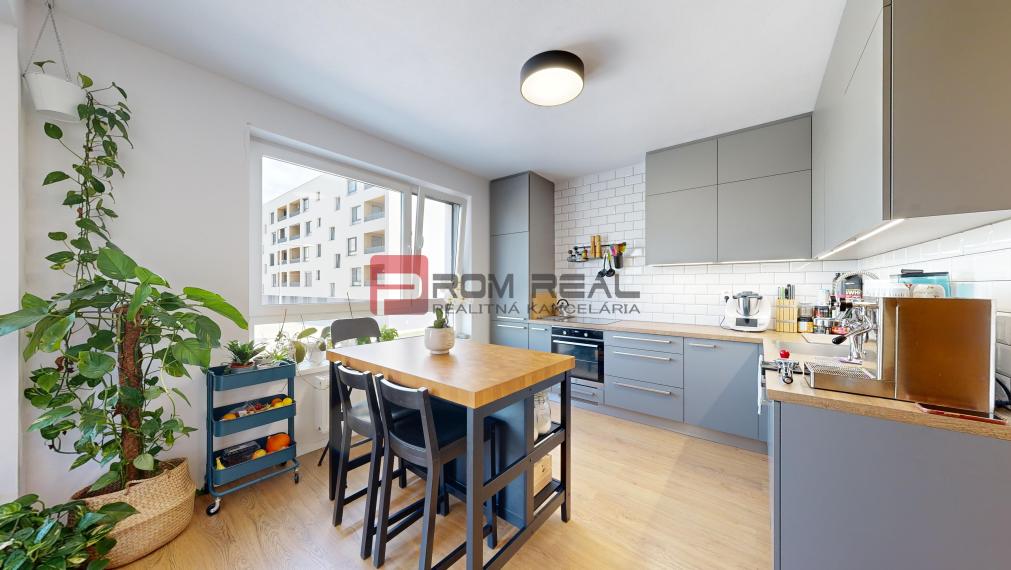 Na PREDAJ priestranný 3 izbový byt vo vyhľadávanej lokalite - Pezinok