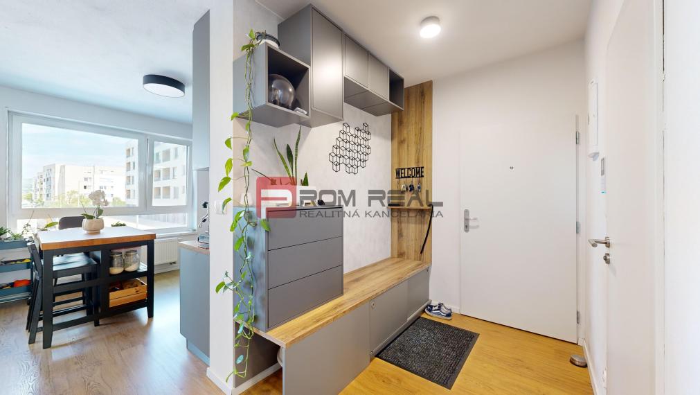 Na PREDAJ priestranný 3 izbový byt vo vyhľadávanej lokalite - Pezinok