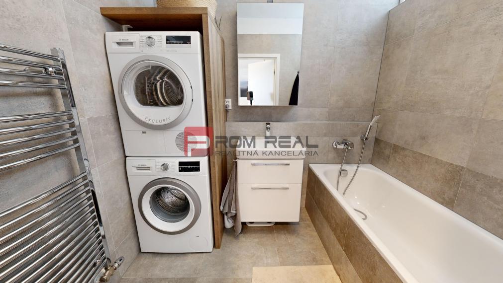 Na PREDAJ priestranný 3 izbový byt vo vyhľadávanej lokalite - Pezinok