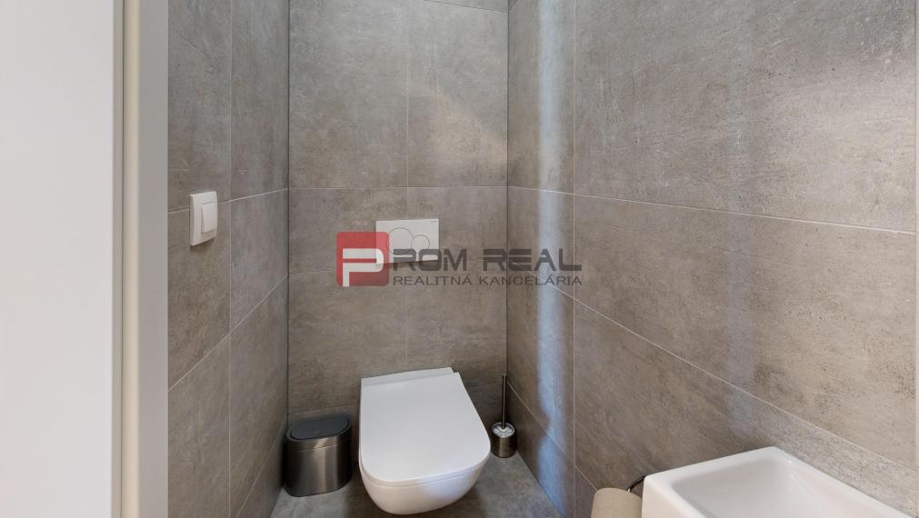 Na PREDAJ priestranný 3 izbový byt vo vyhľadávanej lokalite - Pezinok