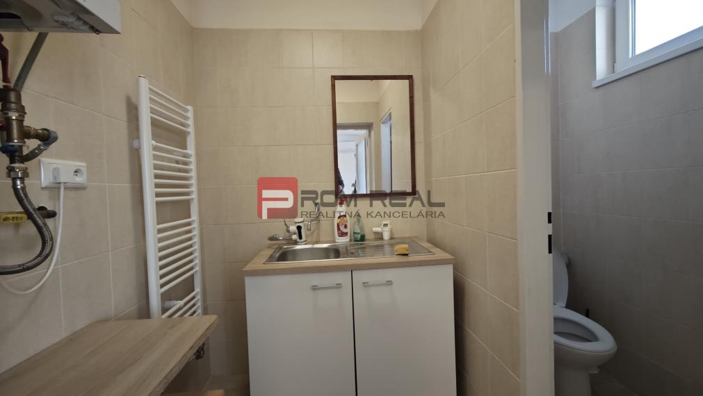 Praktická kancelária s vlastným zázemím, Modra, Šúrska ulica