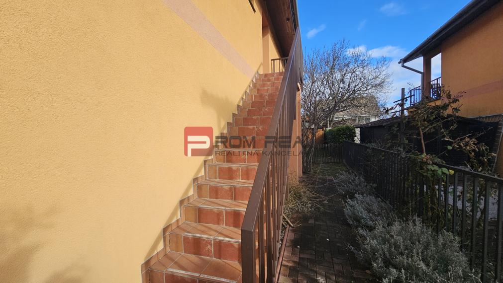 Na prenájom veľký 3 izbový byt s veľkou terasou a 2x parking