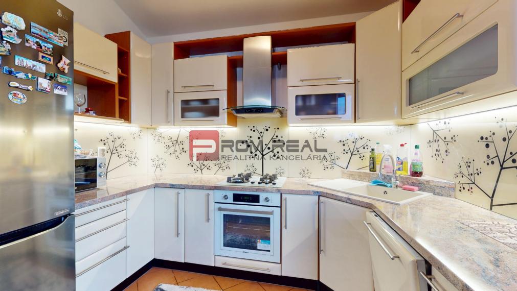 Na prenájom veľký 3 izbový byt s veľkou terasou a 2x parking