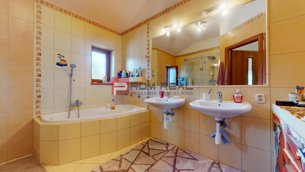 Na prenájom veľký 3 izbový byt s veľkou terasou a 2x parking