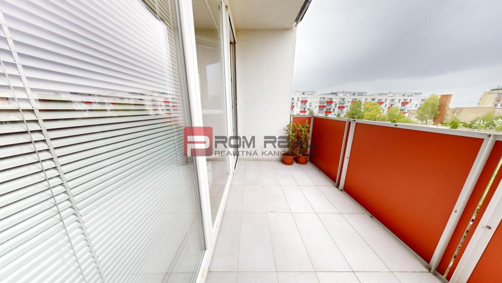 Na PRENÁJOM 2 izbový byt s balkónom a parkovacím miestom priamo pred vchodom, na sídlisku Muškát - Pezinok