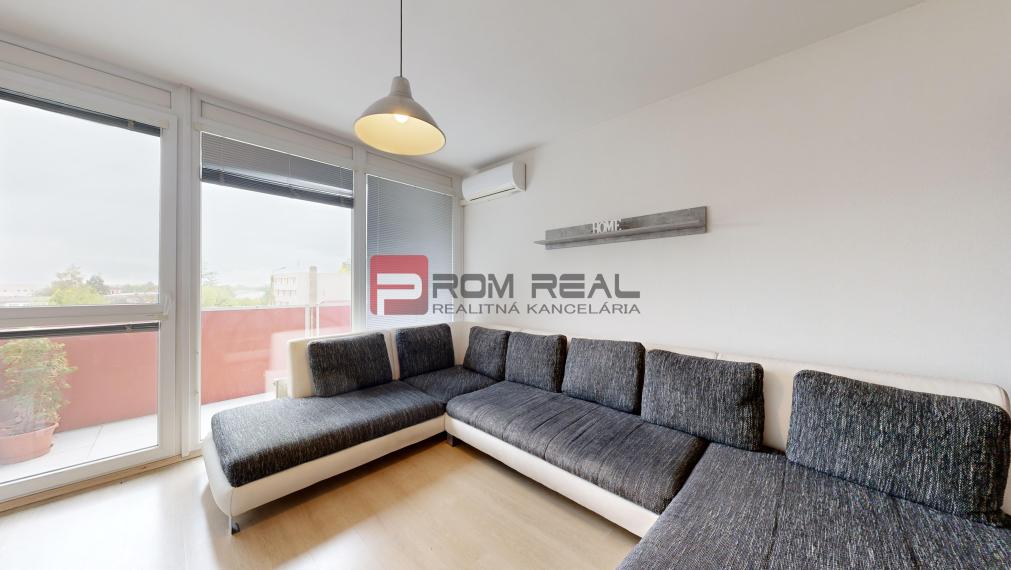 Na PRENÁJOM 2 izbový byt s balkónom a parkovacím miestom priamo pred vchodom, na sídlisku Muškát - Pezinok