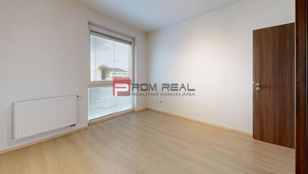 Na PRENÁJOM 2 izbový byt s balkónom a parkovacím miestom priamo pred vchodom, na sídlisku Muškát - Pezinok