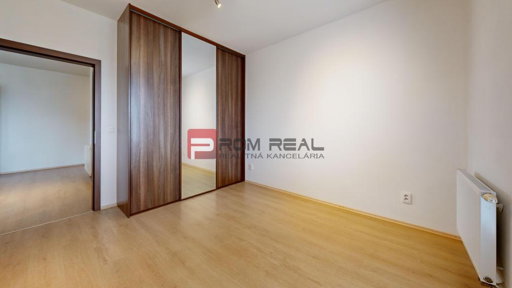 Na PRENÁJOM 2 izbový byt s balkónom a parkovacím miestom priamo pred vchodom, na sídlisku Muškát - Pezinok