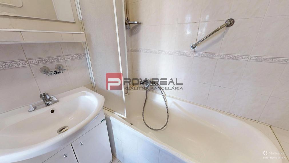 Na PREDAJ veľkometrážny 2 izbový byt s 2 balkónmi - Pezinok