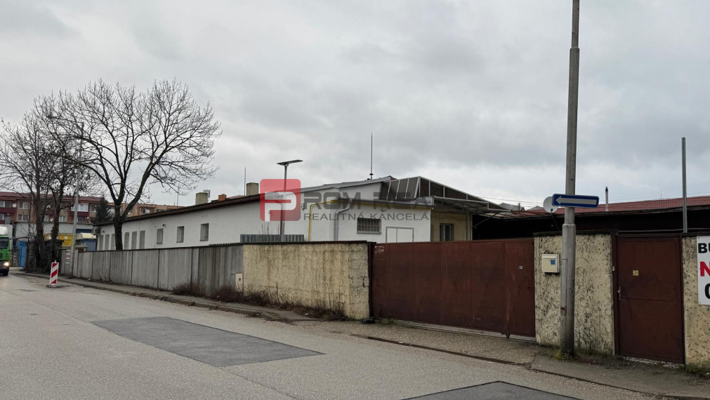 Prenájom budovy na podnikanie s vlastným dvorom