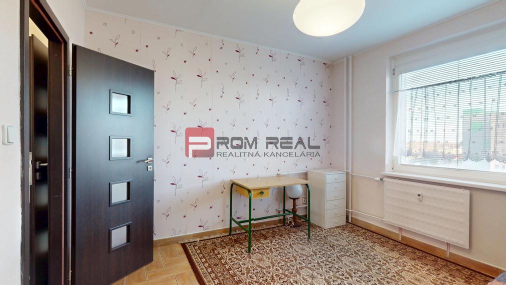 Na prenájom 2 izbový byt s presklenou loggiou Pezinok