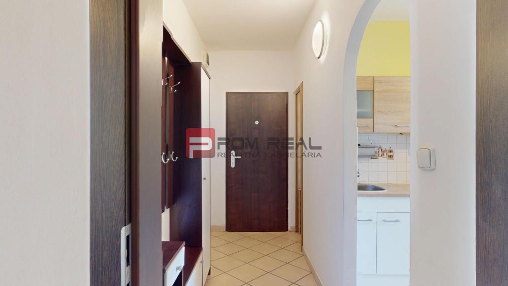 Na prenájom 2 izbový byt s presklenou loggiou Pezinok