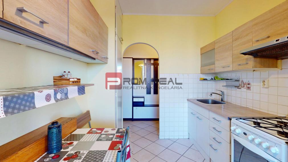 Na prenájom 2 izbový byt s presklenou loggiou Pezinok