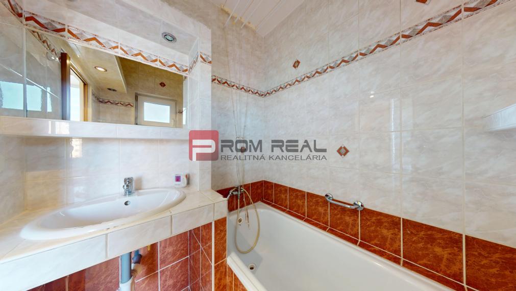 Na prenájom 2 izbový byt s presklenou loggiou Pezinok