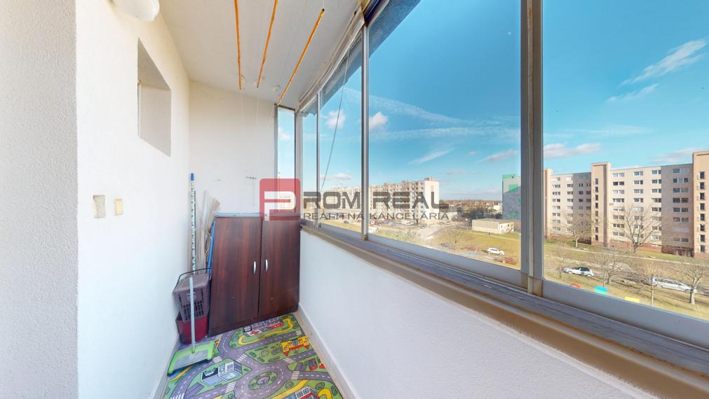 Na prenájom 2 izbový byt s presklenou loggiou Pezinok