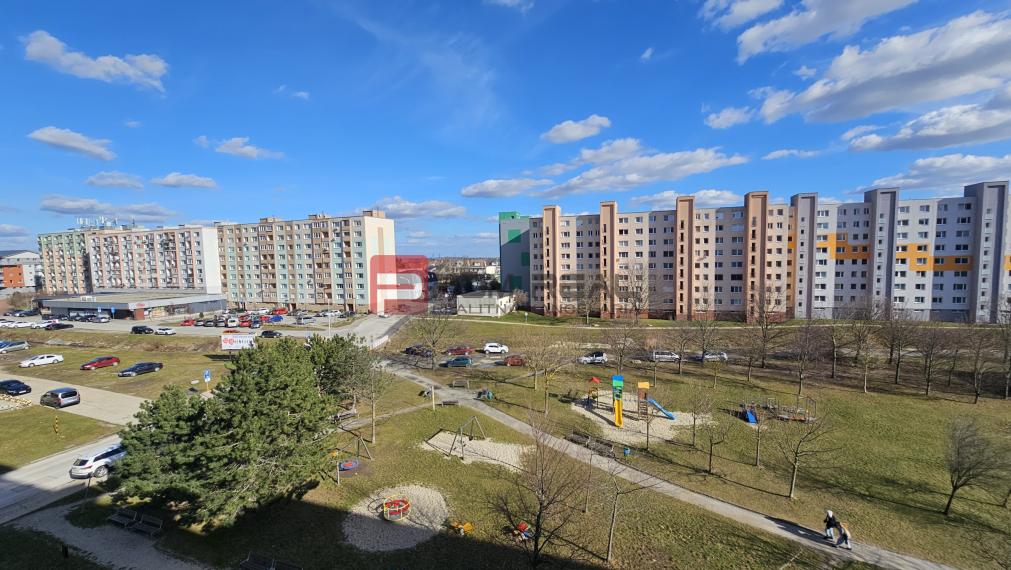 Na prenájom 2 izbový byt s presklenou loggiou Pezinok