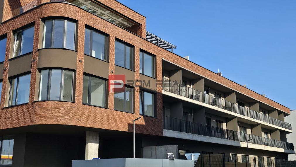 Na prenájom 2 izbový byt s terasou a garážou Floret Rovinka