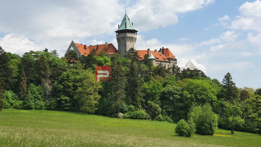 Na PREDAJ dvojpodlažný 6 izbový rodinný dom vo výbornej lokalite - Smolenice