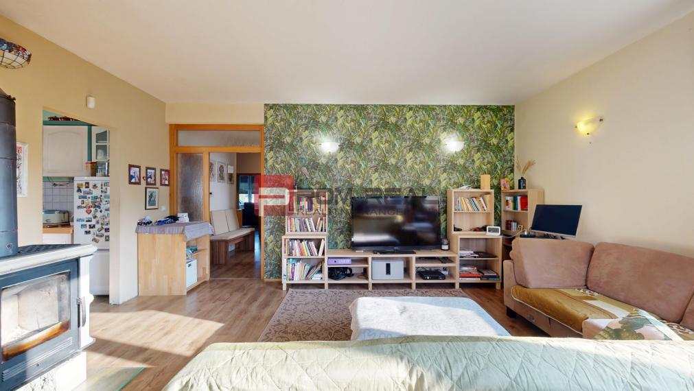 Na PREDAJ dvojpodlažný 6 izbový rodinný dom vo výbornej lokalite - Smolenice