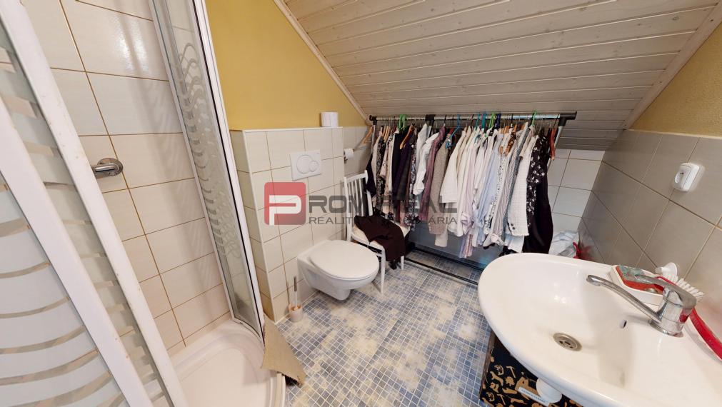 Na PREDAJ dvojpodlažný 6 izbový rodinný dom vo výbornej lokalite - Smolenice