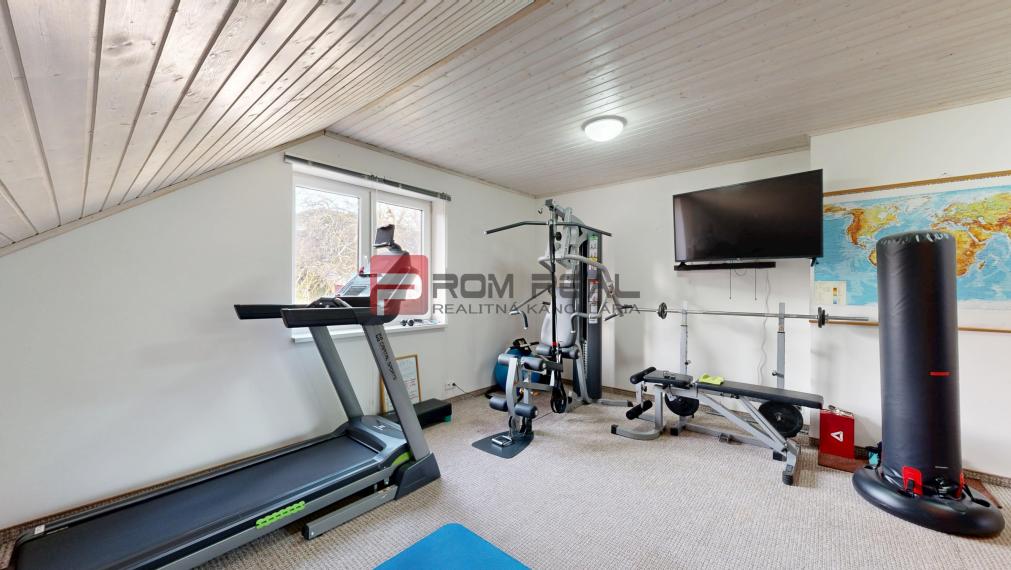 Na PREDAJ dvojpodlažný 6 izbový rodinný dom vo výbornej lokalite - Smolenice