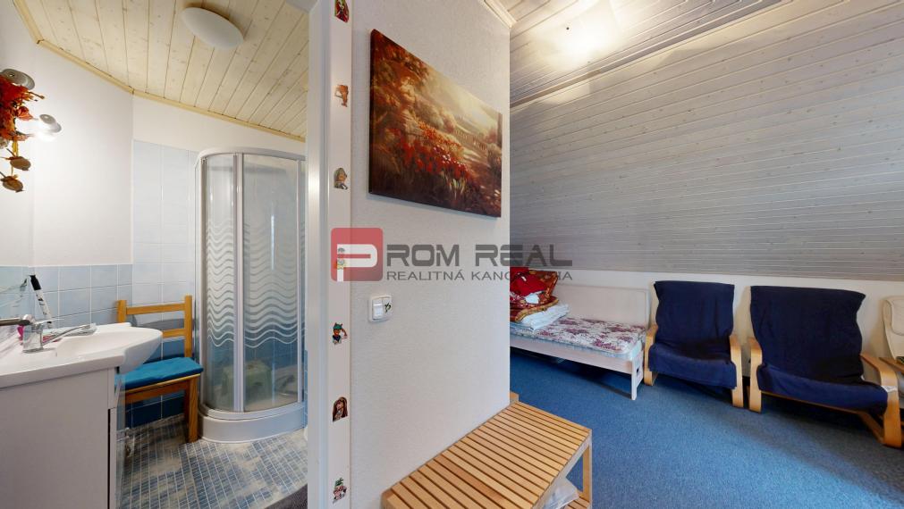 Na PREDAJ dvojpodlažný 6 izbový rodinný dom vo výbornej lokalite - Smolenice