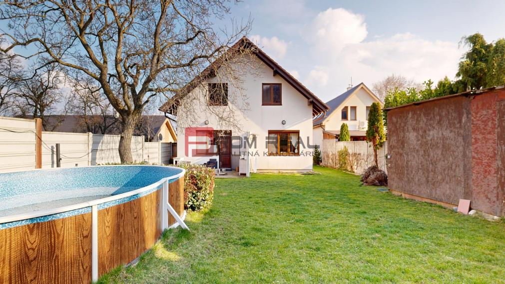 Na PREDAJ dvojpodlažný 6 izbový rodinný dom vo výbornej lokalite - Smolenice