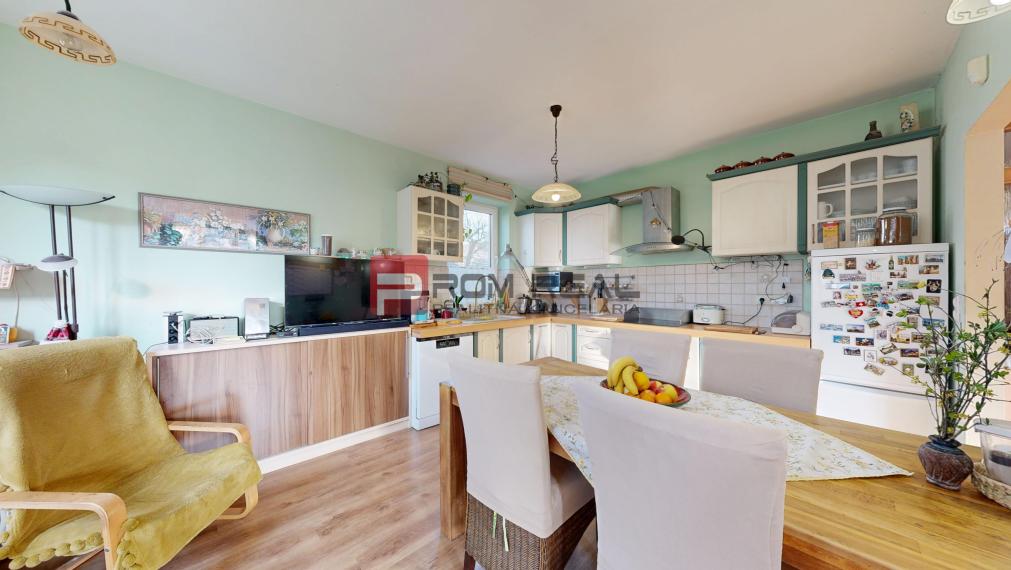 Na PREDAJ dvojpodlažný 6 izbový rodinný dom vo výbornej lokalite - Smolenice