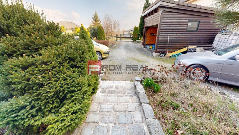 Na PREDAJ dvojpodlažný 6 izbový rodinný dom vo výbornej lokalite - Smolenice