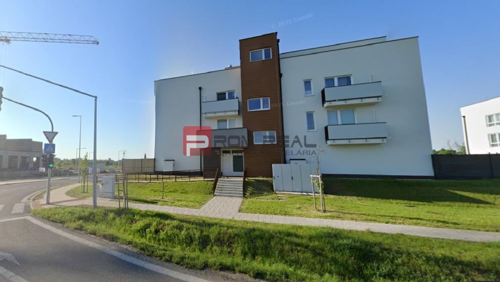 Na prenájom sklad prístupný z garáže autom Ivanka pri Dunaji