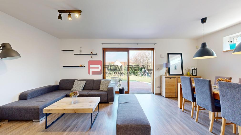 Na PREDAJ dvojpodlažný 5 izbový rodinný dom v obci Šenkvice