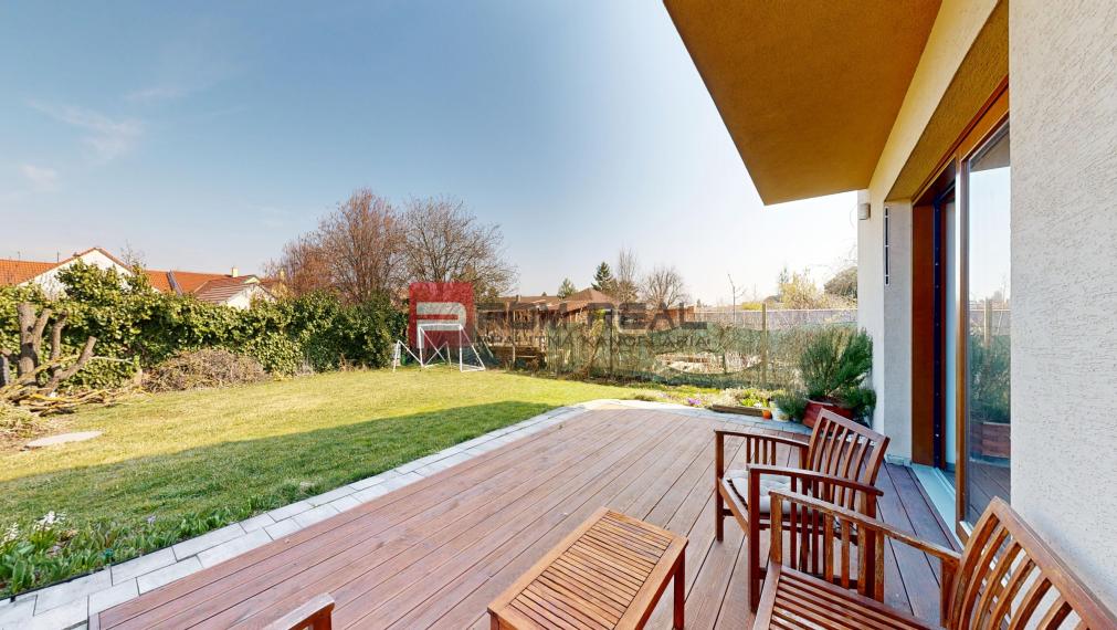 Na PREDAJ dvojpodlažný 5 izbový rodinný dom v obci Šenkvice