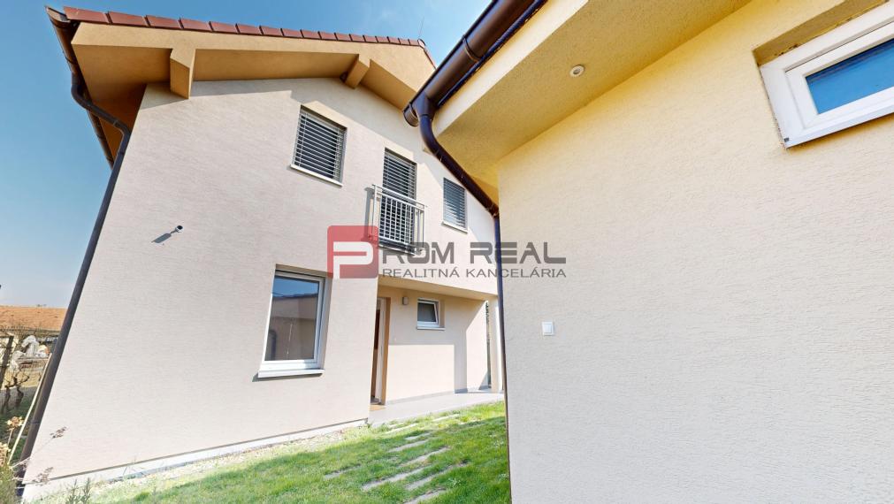 Na PREDAJ dvojpodlažný 5 izbový rodinný dom v obci Šenkvice