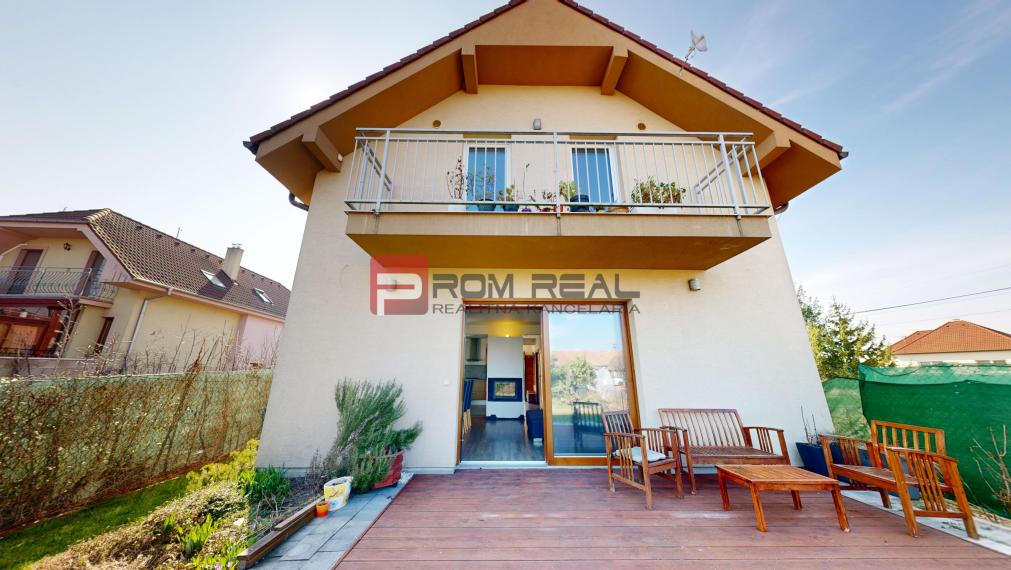 Na PREDAJ dvojpodlažný 5 izbový rodinný dom v obci Šenkvice