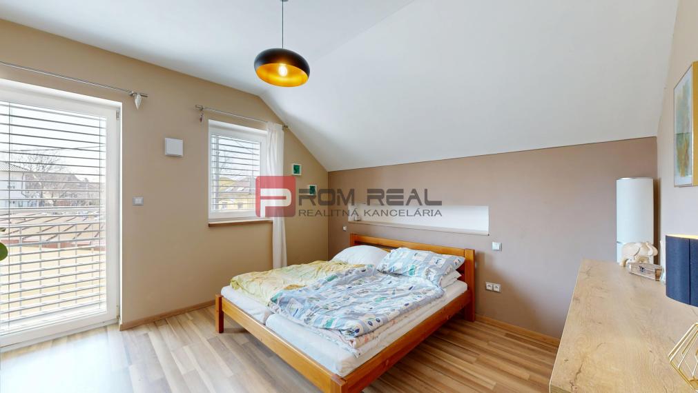 Na PREDAJ dvojpodlažný 5 izbový rodinný dom v obci Šenkvice