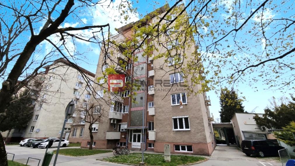 PREDAJ 3i nadštandard. zrekonštruovaný byt v centre PIEŠŤANY