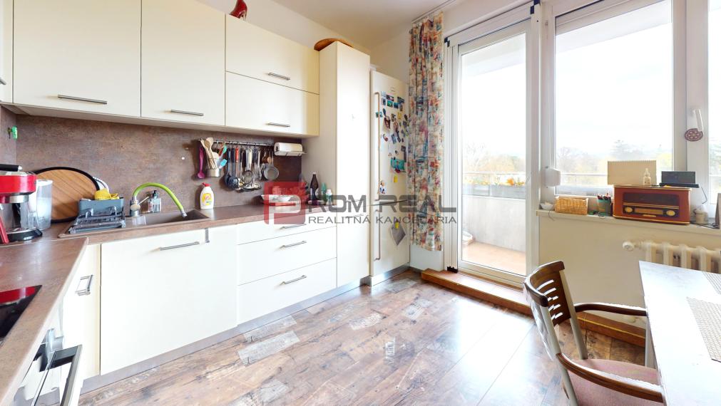 PREDAJ 3i nadštandard. zrekonštruovaný byt v centre PIEŠŤANY