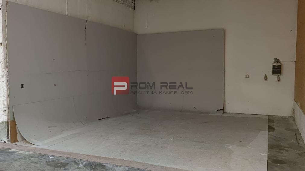 Flexibilný priestor pre výrobu a sklad (489 m²) v areáli AMEX PARK