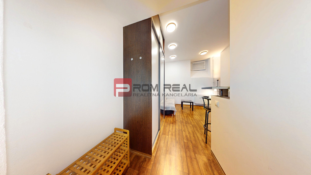 PREDAJ Investičná garsónka v srdci Starého Mesta, Bratislava