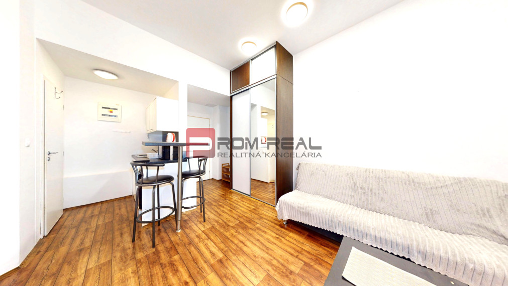 PREDAJ Investičná garsónka v srdci Starého Mesta, Bratislava