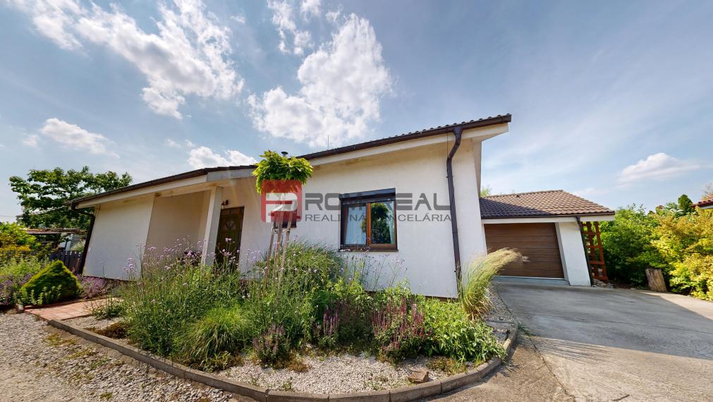 PREDAJ - Pekný 4i rodinný dom v Hrubom Šúre