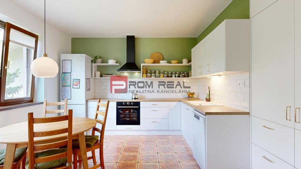 PREDAJ - Pekný 4i rodinný dom v Hrubom Šúre