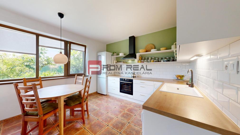 PREDAJ - Pekný 4i rodinný dom v Hrubom Šúre