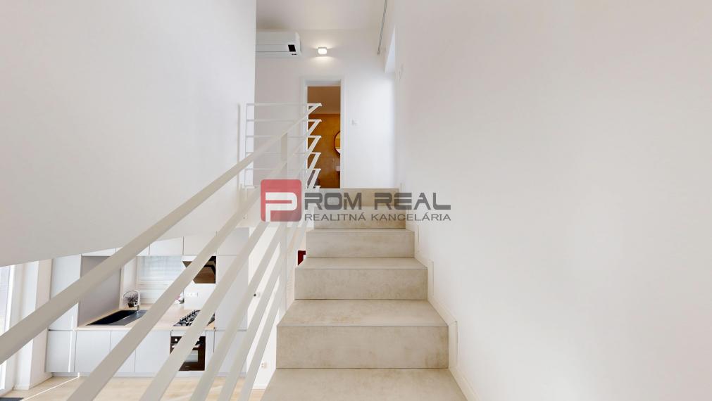 Na prenájom Rezidenčné bývanie so záhradkou a parkovaním