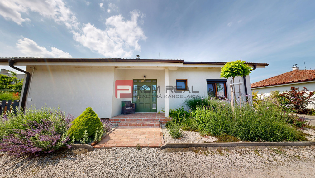 PREDAJ - Pekný 4i rodinný dom v Hrubom Šúre