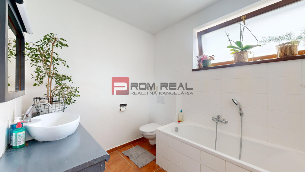 PREDAJ - Pekný 4i rodinný dom v Hrubom Šúre