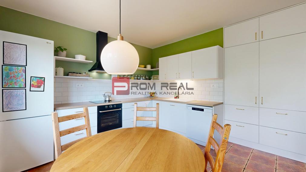 PREDAJ - Pekný 4i rodinný dom v Hrubom Šúre